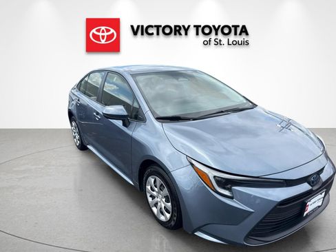 Used 2025 Toyota Corolla LE FWD image 1