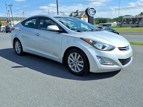 Used 2016 Hyundai Elantra SE w/ Option Group 02 FWD image 2
