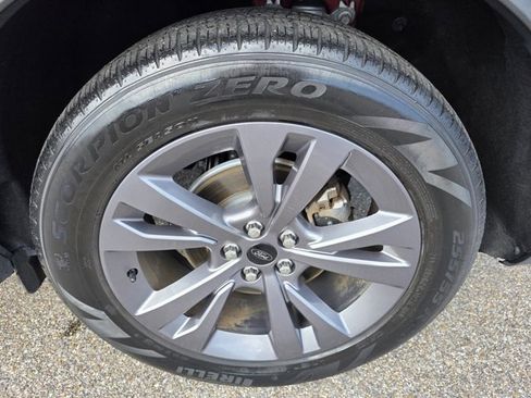 Used 2022 Ford Explorer XLT w/ Equipment Group 202A image 11