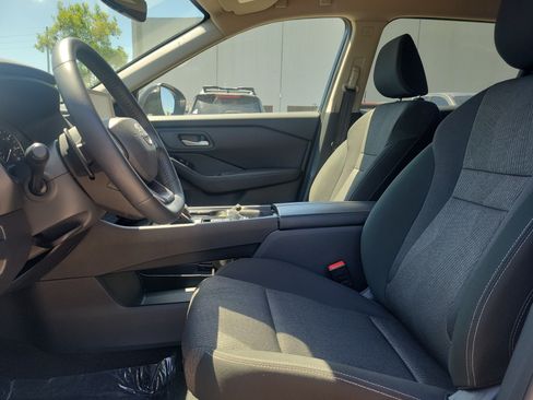 Certified 2025 Nissan Rogue SV FWD image 12
