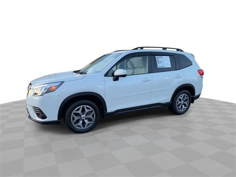Used 2024 Subaru Forester Premium image 4