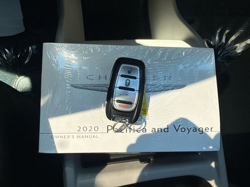 Used 2020 Chrysler Voyager LX FWD image 25