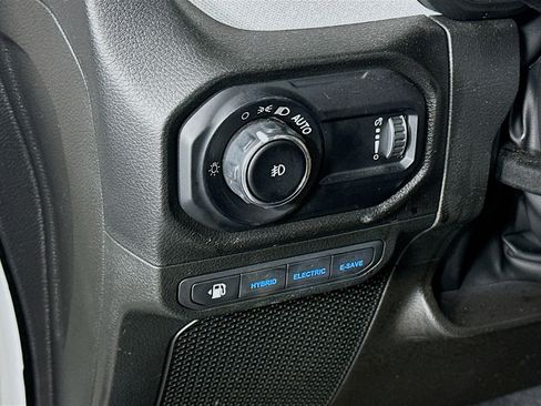 Used 2024 Jeep Wrangler Willys image 16