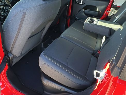 Used 2025 Jeep Wrangler Willys image 22