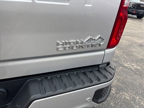 Used 2022 Chevrolet Silverado 2500 High Country w/ Technology Package image 15