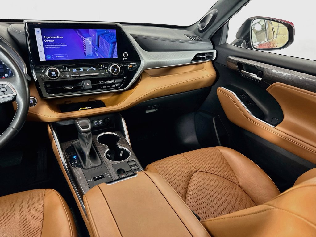 Certified 2023 Toyota Highlander Platinum FWD image 24