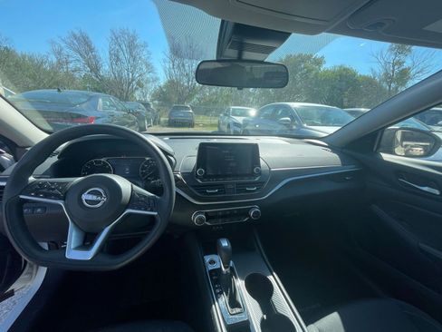 Used 2025 Nissan Altima 2.5 SV image 29