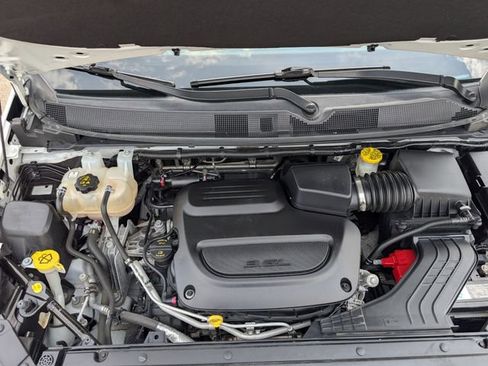 Used 2022 Chrysler Pacifica Touring-L FWD image 28
