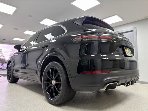 Used 2021 Porsche Cayenne AWD/4WD image 5