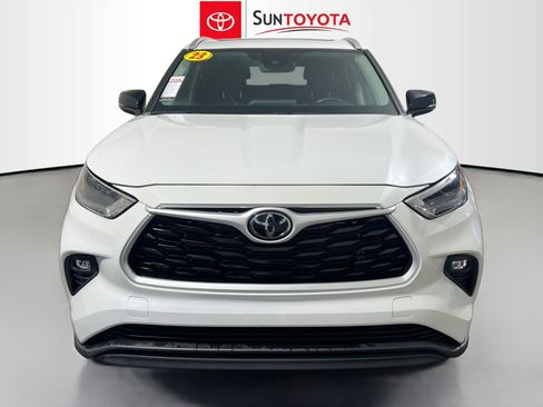 Used 2023 Toyota Highlander XLE FWD image 10