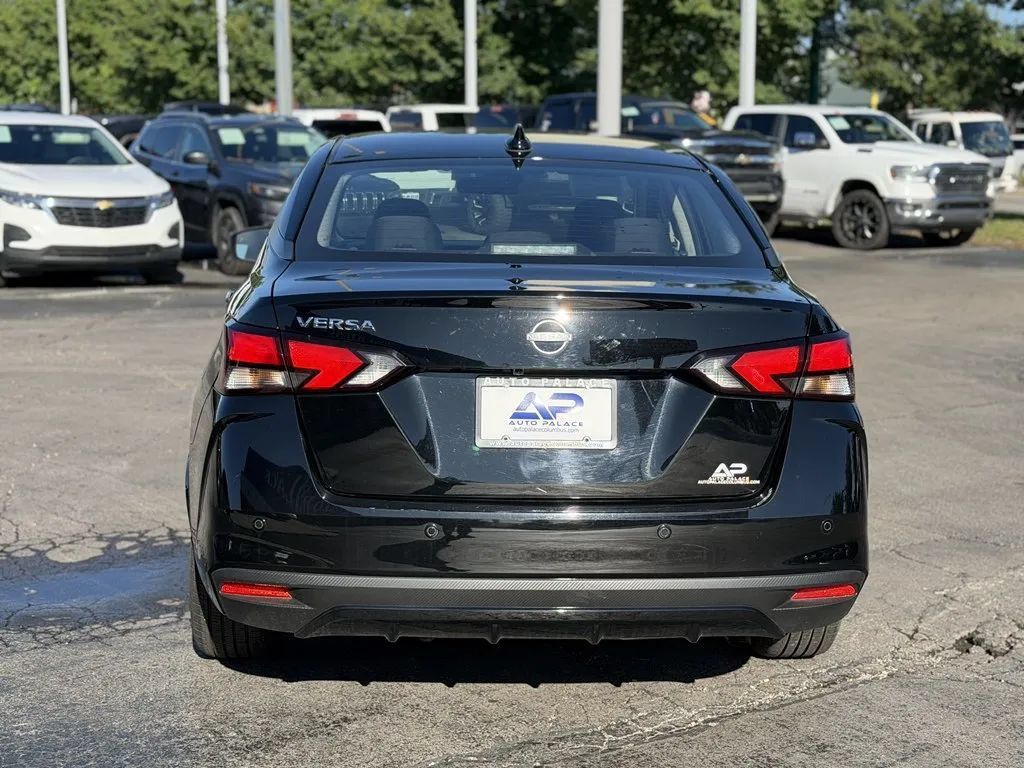 Used 2025 Nissan Versa SV FWD image 5