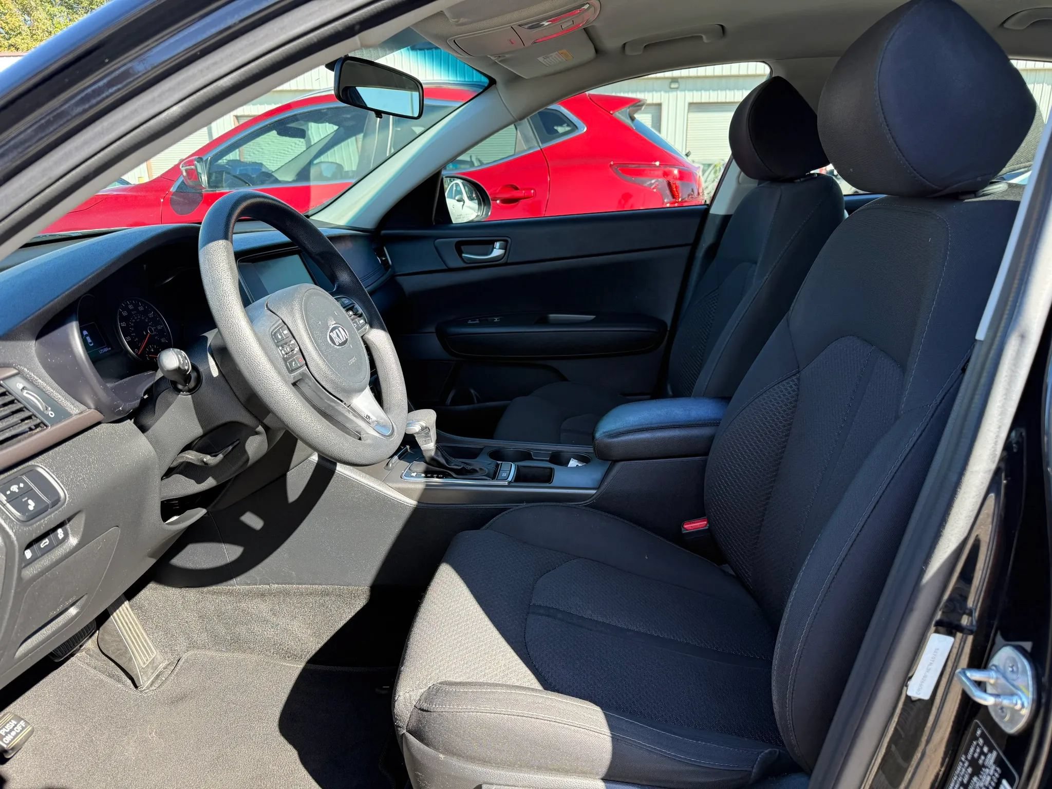 Used 2018 Kia Optima LX w/ 17" Alloy Wheels Package FWD image 2