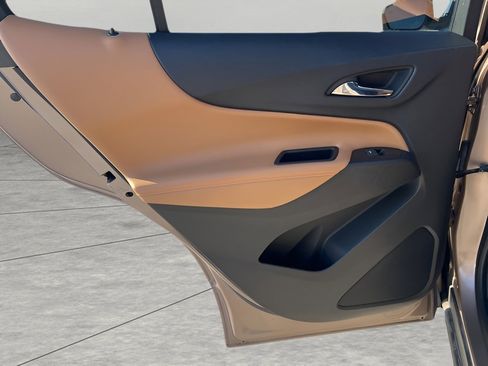 Used 2018 Chevrolet Equinox Premier image 27