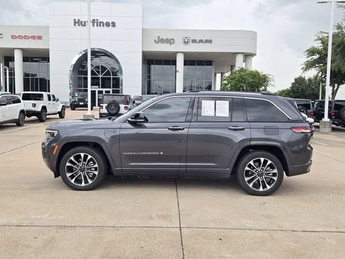 Certified 2022 Jeep Grand Cherokee Overland AWD/4WD image 4