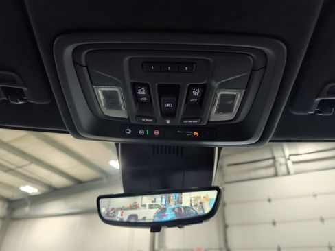 Used 2025 GMC Sierra 1500 Denali Ultimate AWD/4WD image 11