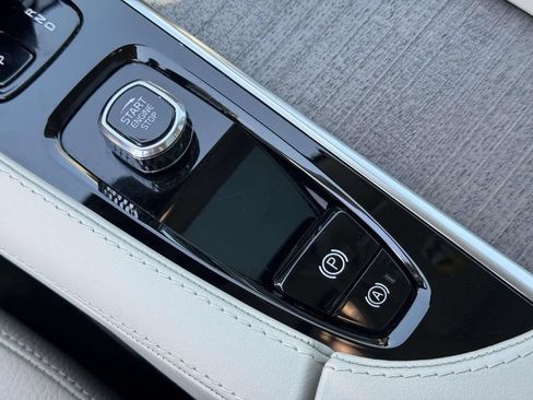 Certified 2023 Volvo XC90 B6 Plus AWD/4WD image 32