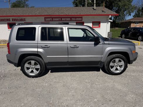 Used 2016 Jeep Patriot Latitude AWD/4WD image 2