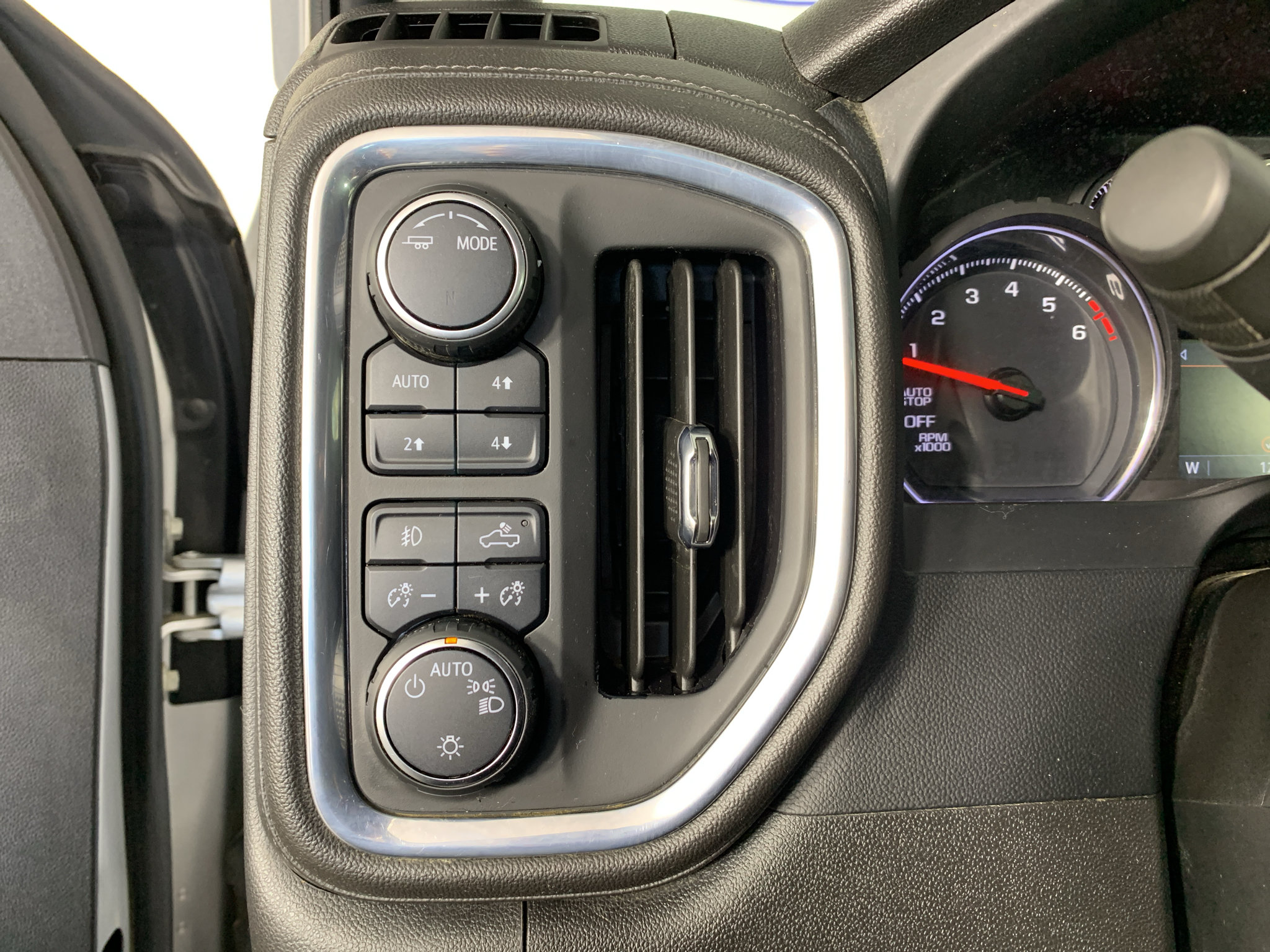 Used 2022 Chevrolet Silverado 1500 RST AWD/4WD image 15
