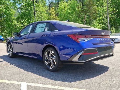 New 2026 Hyundai Elantra Limited FWD image 11