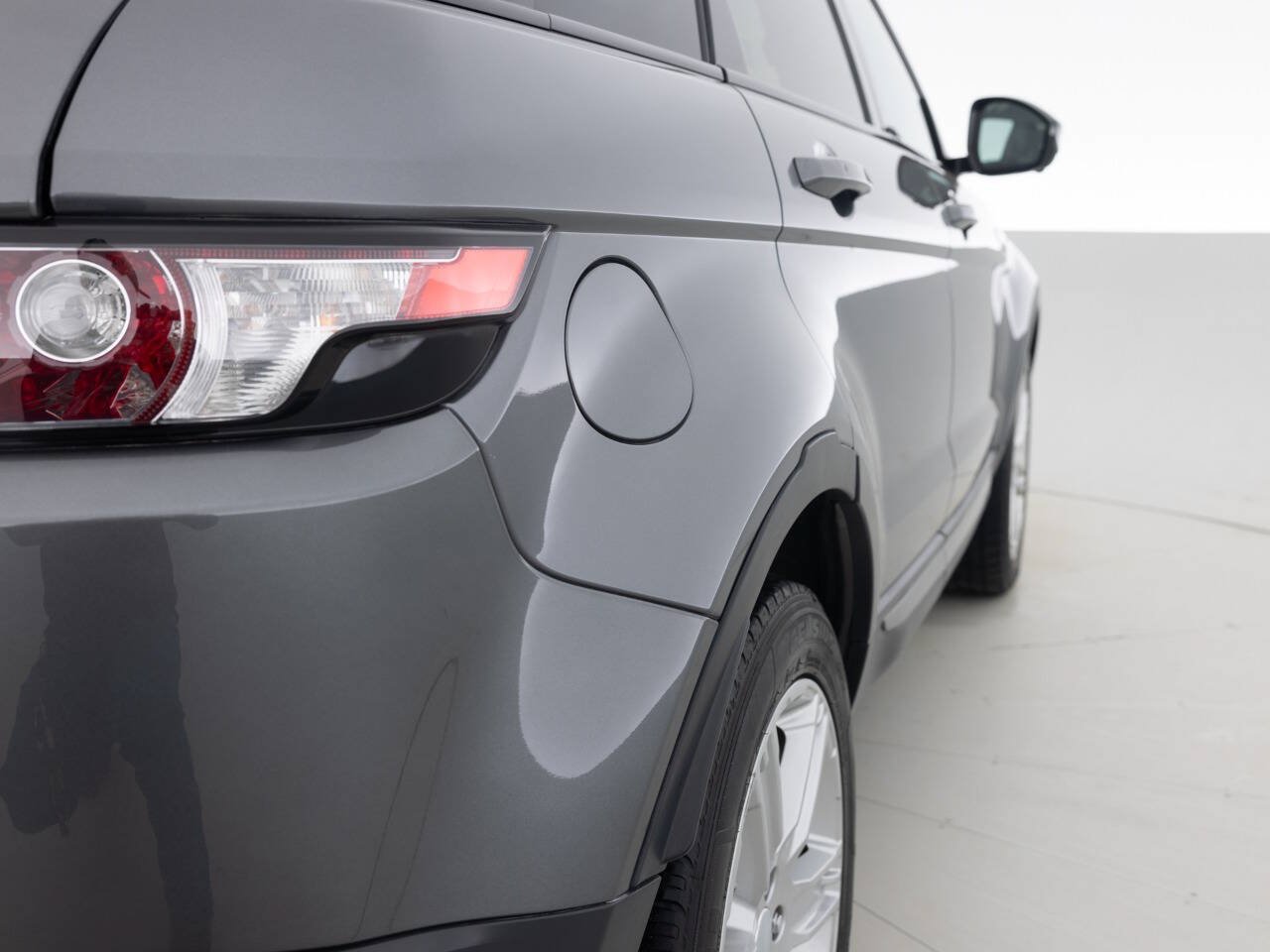 Used 2015 Land Rover Range Rover Evoque Pure Premium AWD/4WD image 14