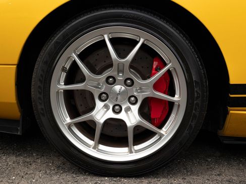 Used 2005 Ford GT RWD image 24