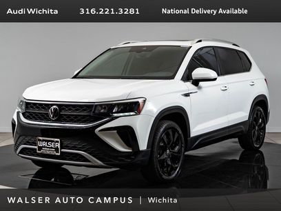 Used 2023 Volkswagen Taos SE w/ Panoramic Sunroof Package