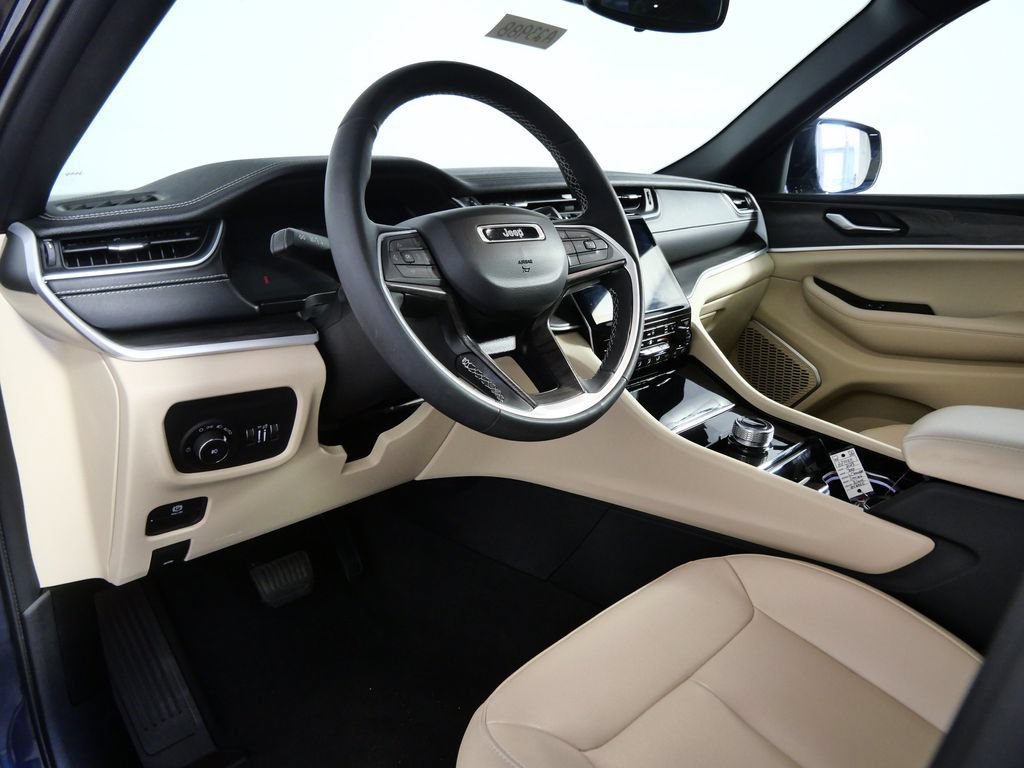 Used 2023 Jeep Grand Cherokee Limited w/ Luxury Tech Group II RWD image 13