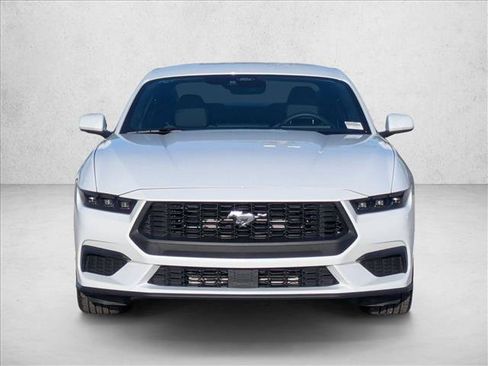 Used 2025 Ford Mustang Coupe RWD image 2