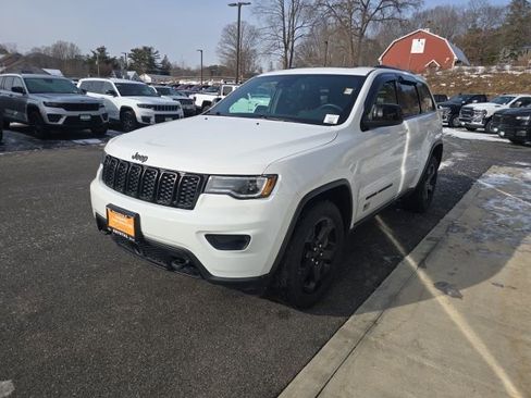 Used 2021 Jeep Grand Cherokee Freedom Edition image 3