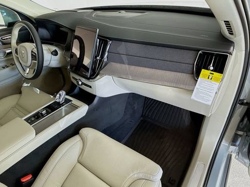 Certified 2026 Volvo XC90 T8 Ultra w/ Protection Package Premier AWD/4WD image 32