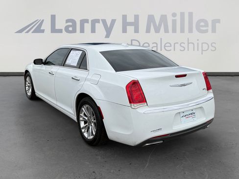 Used 2016 Chrysler 300 C RWD image 3