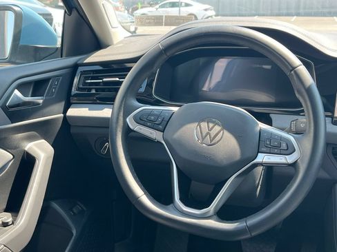 Used 2025 Volkswagen Jetta SE FWD image 28