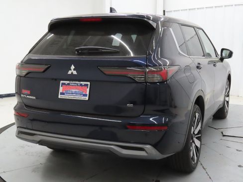 New 2026 Mitsubishi Outlander SE FWD image 3