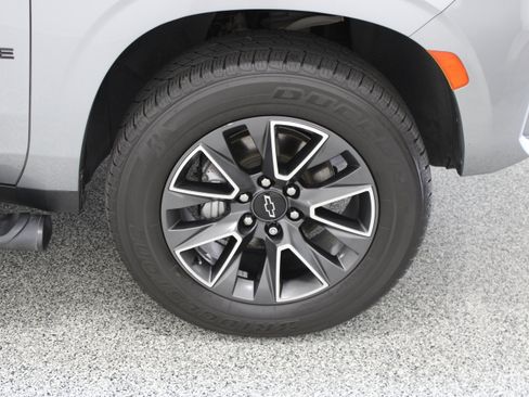Used 2023 Chevrolet Tahoe Z71 w/ Luxury Package AWD/4WD image 5