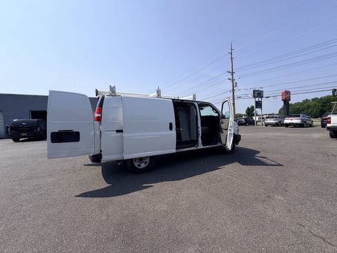 Used 2019 Chevrolet Express 3500 w/ Driver Convenience Package RWD image 12