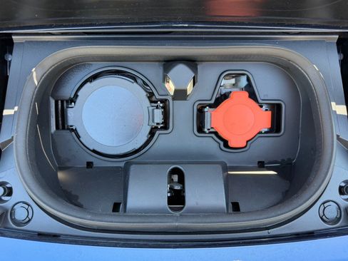 Used 2025 Nissan Leaf S FWD image 48