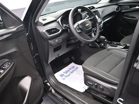Used 2023 Chevrolet TrailBlazer LT FWD image 9