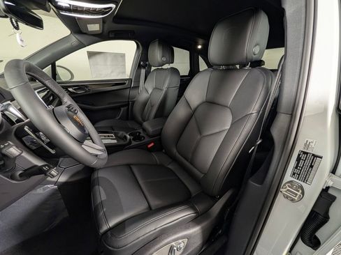 New 2026 Porsche Macan image 5