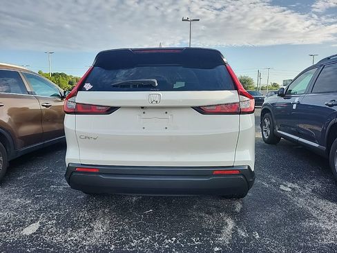 Used 2024 Honda CR-V EX image 3