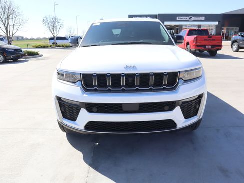 New 2026 Jeep Grand Cherokee Limited AWD/4WD image 10