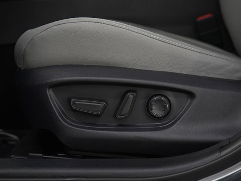 Used 2025 Toyota Camry SE image 20