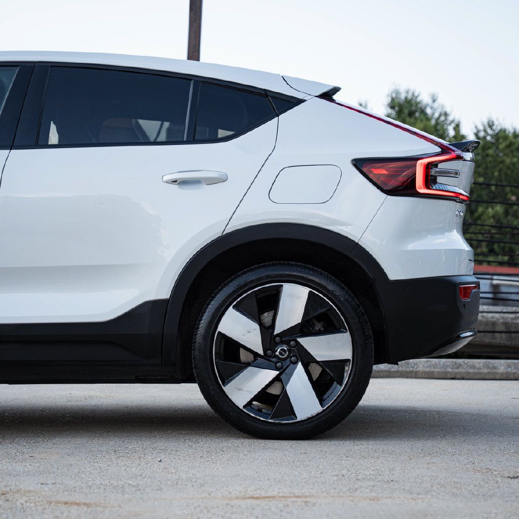 Certified 2023 Volvo C40 P8 Recharge Plus w/ Climate Package AWD/4WD image 5