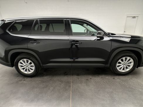 Used 2025 Toyota Grand Highlander AWD image 10
