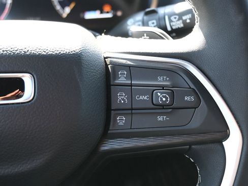 New 2025 Jeep Grand Cherokee L Laredo image 14