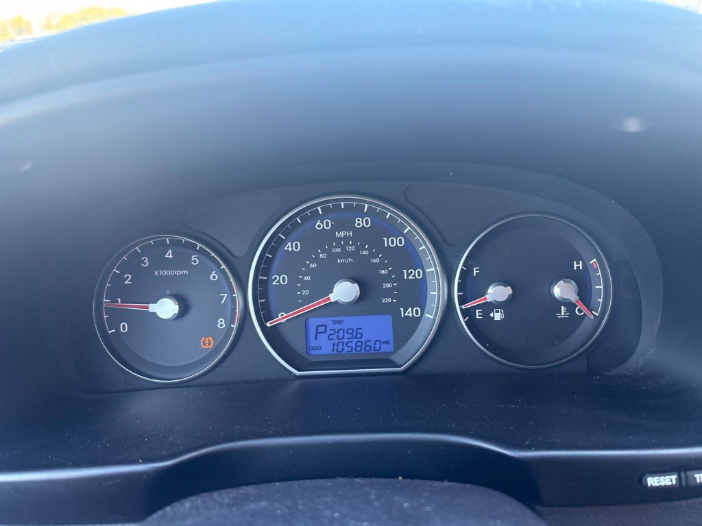 Used 2012 Hyundai Santa Fe GLS FWD image 16