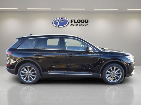 Used 2022 Lincoln Corsair AWD w/ Premium Package image 3