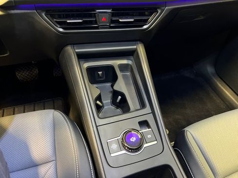 Certified 2025 Volkswagen Tiguan SE FWD image 27