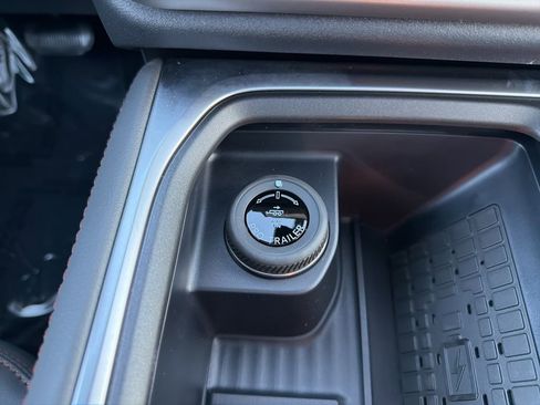 New 2025 Ford Expedition Active image 30