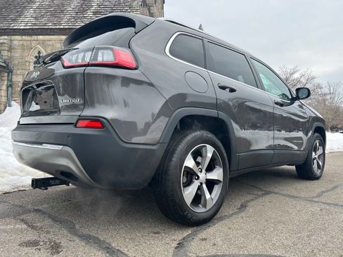 Used 2019 Jeep Cherokee Limited image 2