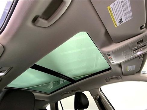 Used 2022 Volkswagen Tiguan SE w/ Panoramic Sunroof Package image 22